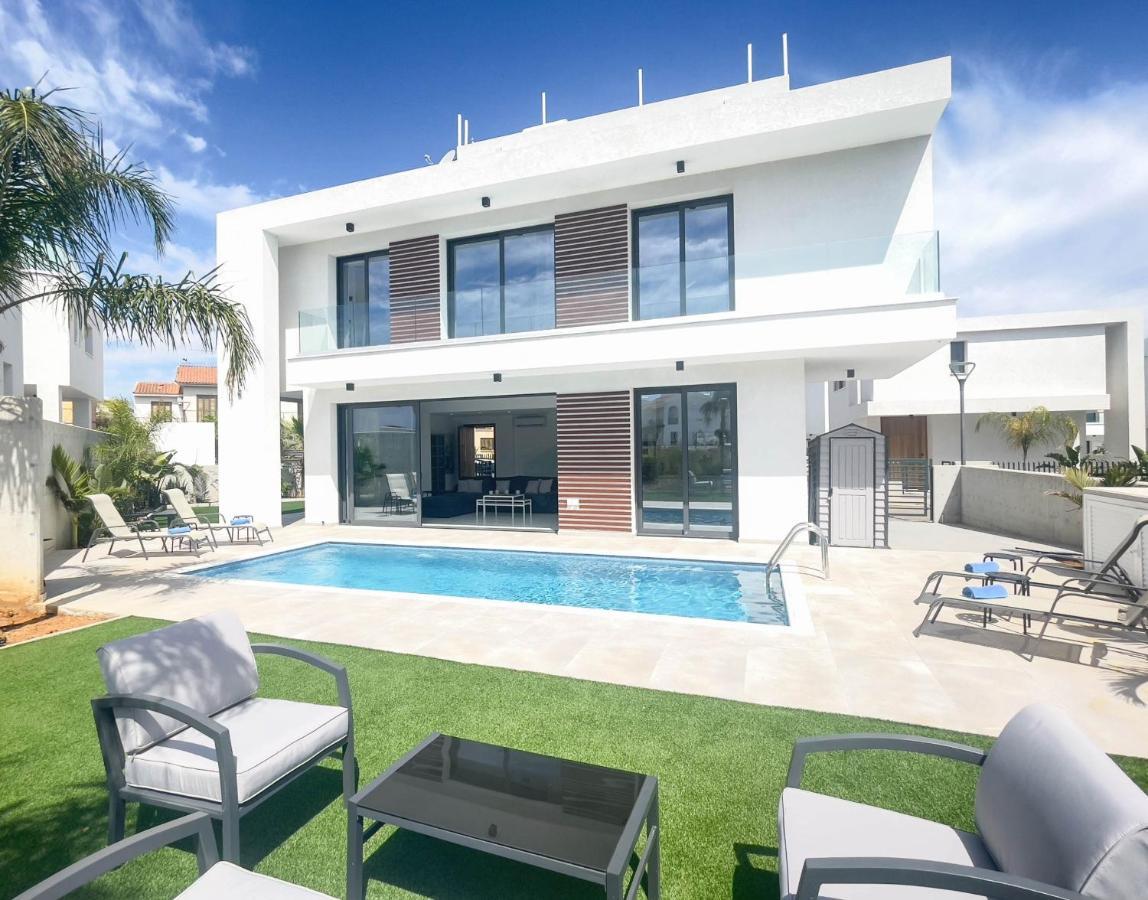 By The Beach - Royal Sapphire Villa بروتاراس المظهر الخارجي الصورة