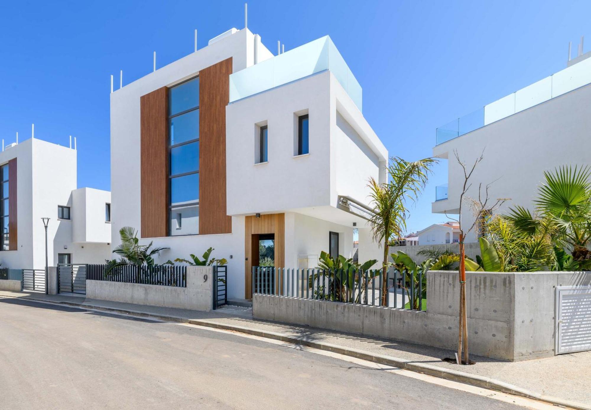 By The Beach - Royal Sapphire Villa بروتاراس المظهر الخارجي الصورة