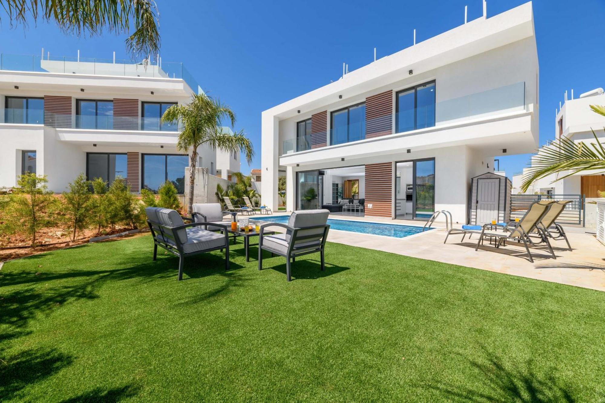By The Beach - Royal Sapphire Villa بروتاراس المظهر الخارجي الصورة