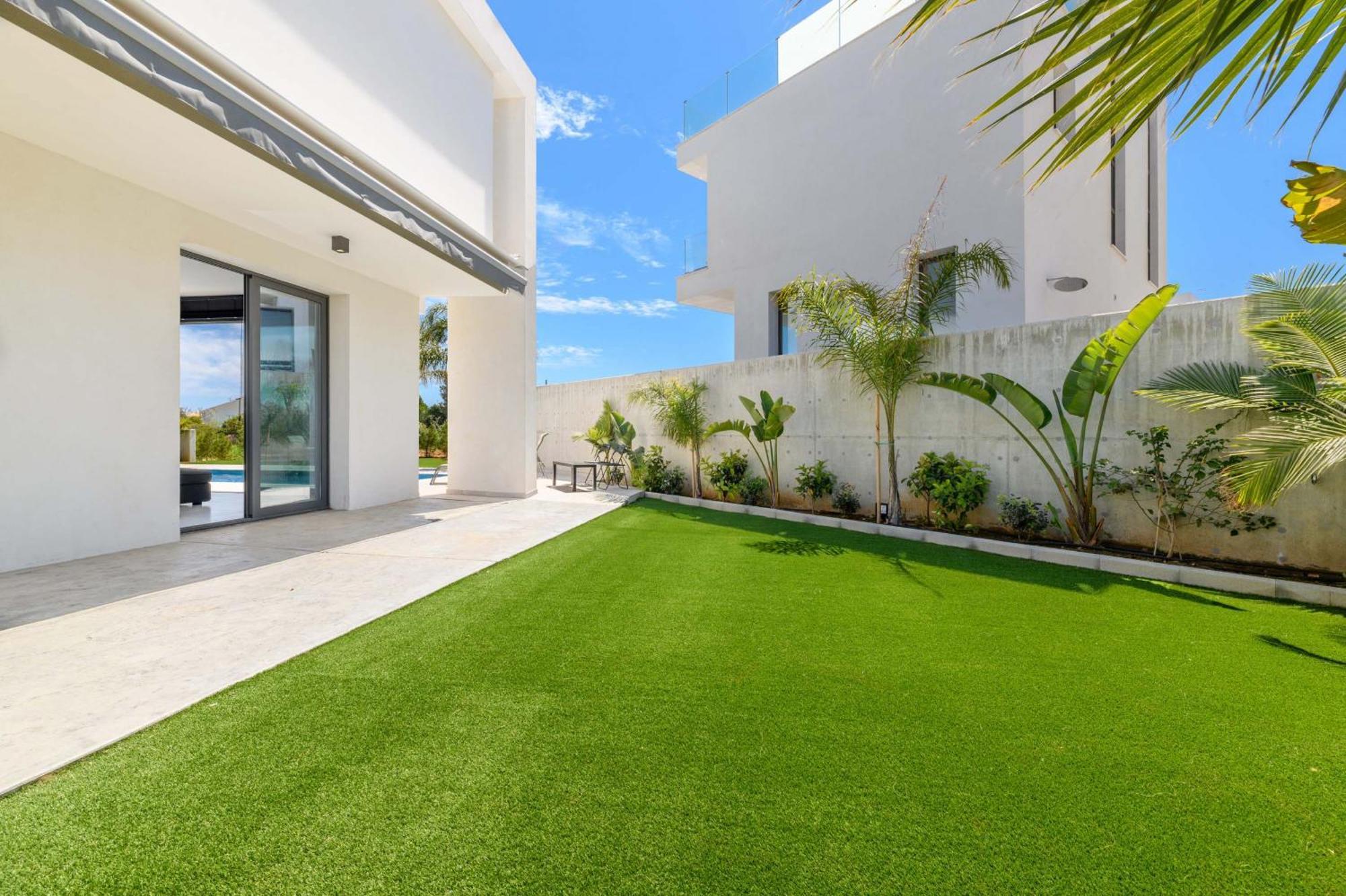 By The Beach - Royal Sapphire Villa بروتاراس المظهر الخارجي الصورة