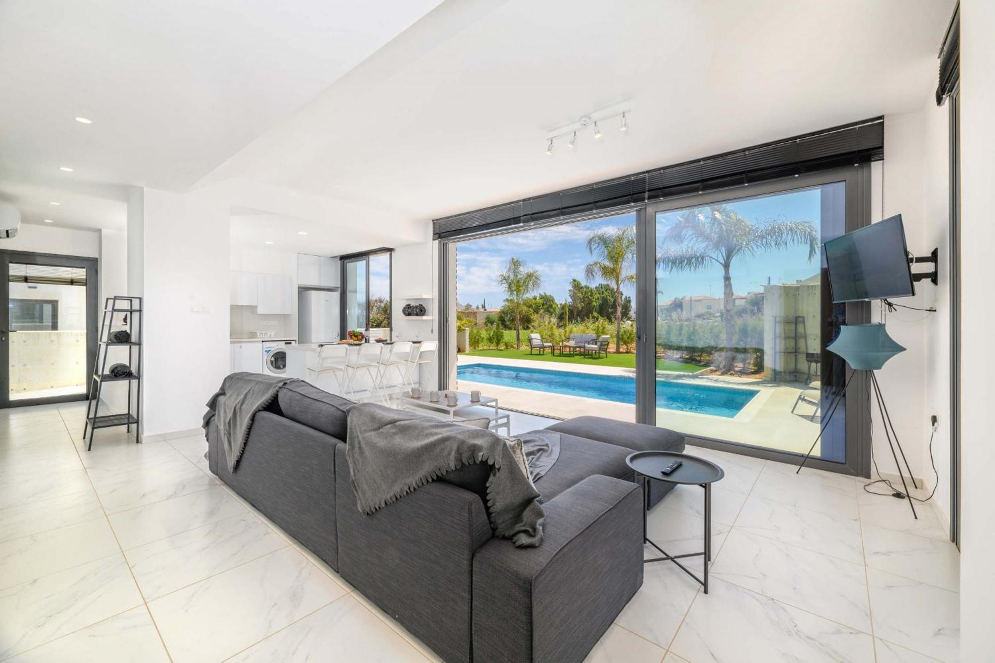 By The Beach - Royal Sapphire Villa بروتاراس المظهر الخارجي الصورة